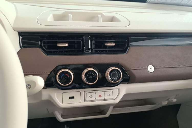 Used Chery QQ Ice Cream 2026 Model British Edition Audio And AC Panel
