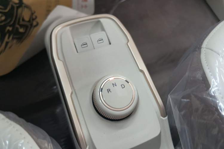 Used Chery QQ Ice Cream 2026 Model British Edition Gear Lever