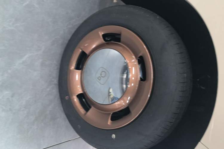 Used Chery QQ Ice Cream 2026 Model British Edition Left Front Wheel Hub