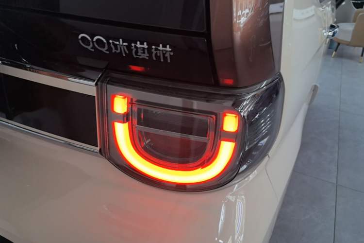 Used Chery QQ Ice Cream 2026 Model British Edition Right Rear Taillight