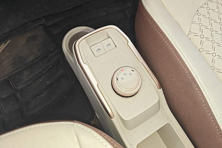 Used Chery QQ Ice Cream 2026 Model British Edition Gear Lever