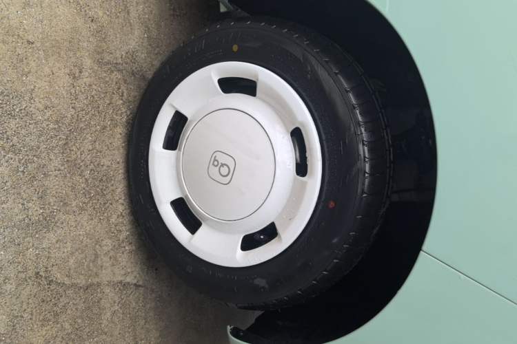Used Chery QQ Ice Cream 2026 Model Sweet Fun Edition Left Front Wheel Hub