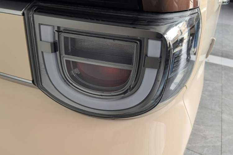 Used Chery QQ Ice Cream 2026 Model British Edition Right Rear Taillight