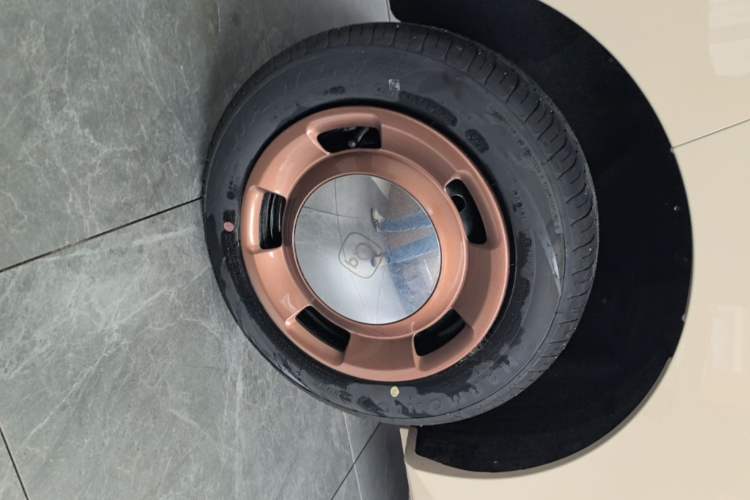 Used Chery QQ Ice Cream 2026 Model British Edition Right Rear Wheel Hub