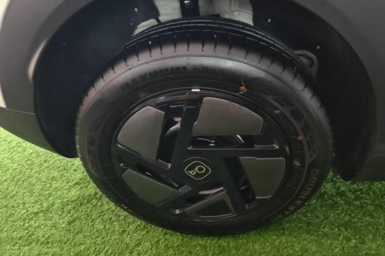 Used Chery QQ QQ3 EV 2026 Model 310 Passion Edition Right Rear Wheel Hub