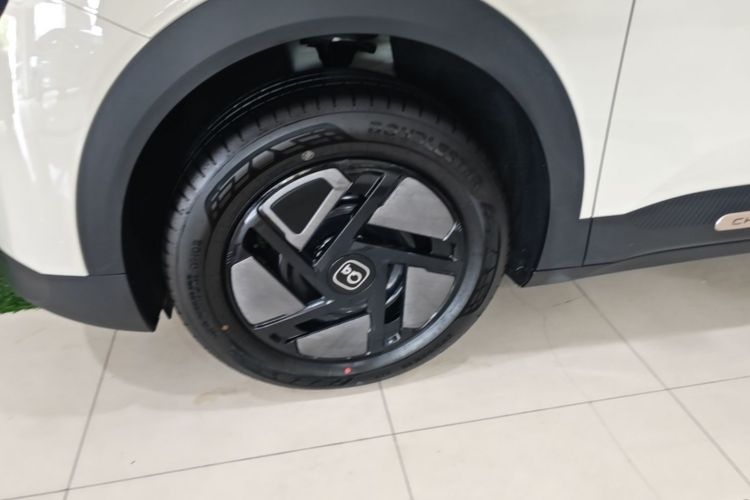 Used Chery QQ QQ3 EV 2026 Model 420 Passion Edition Left Front Wheel Hub
