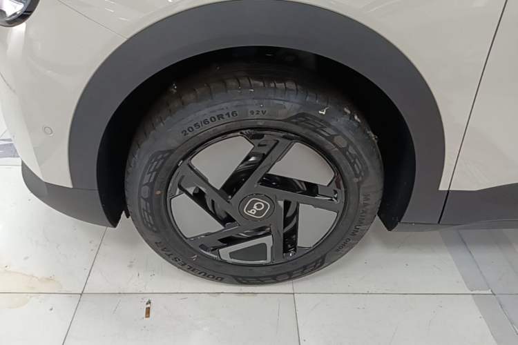 Used Chery QQ QQ3 EV 2026 Model 310 Sharing Edition Left Front Wheel Hub