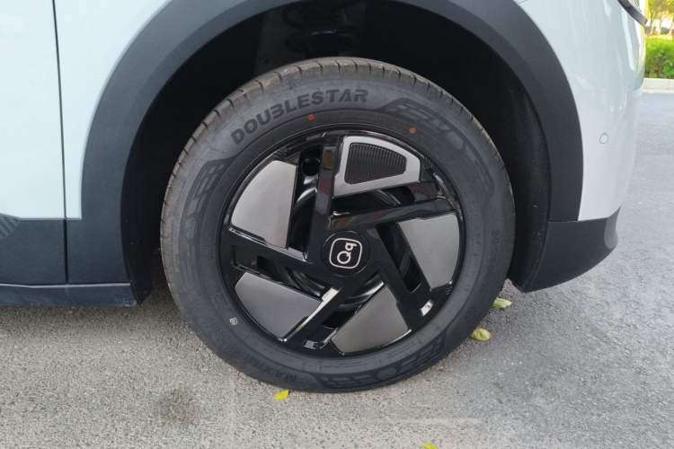 Used Chery QQ QQ3 EV 2026 Model 310 Sharing Edition Right Front Wheel Hub