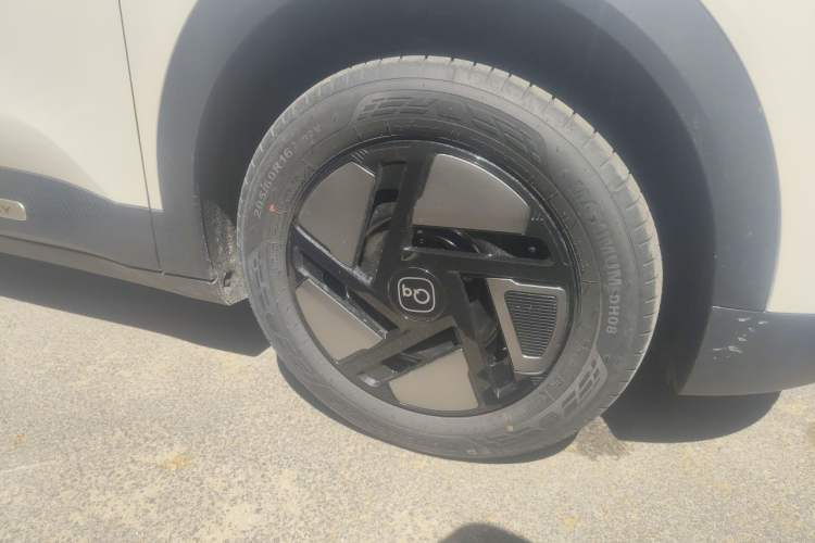 Used Chery QQ QQ3 EV 2026 Model 310 Passion Edition Right Front Wheel Hub