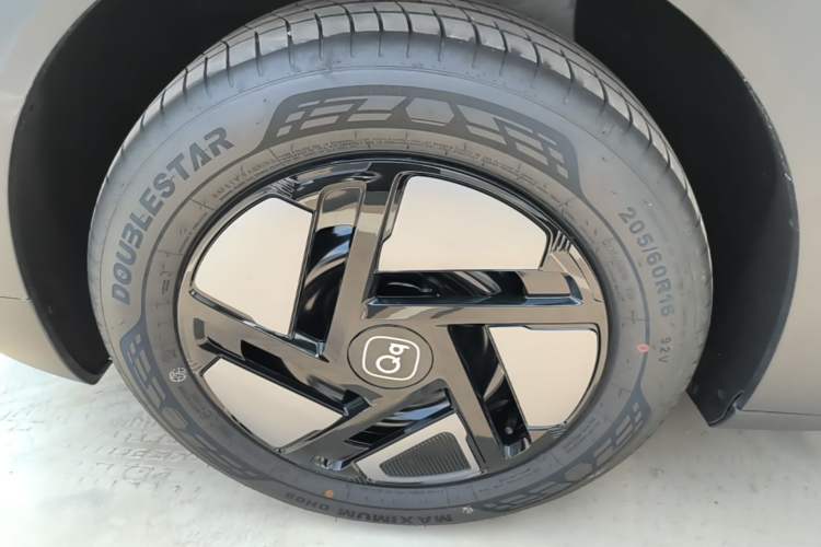 Used Chery QQ QQ3 EV 2026 Model 420 Sharing Edition Left Front Wheel Hub