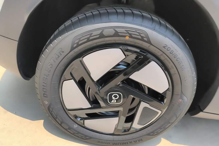 Used Chery QQ QQ3 EV 2026 Model 420 Sharing Edition Right Rear Wheel Hub
