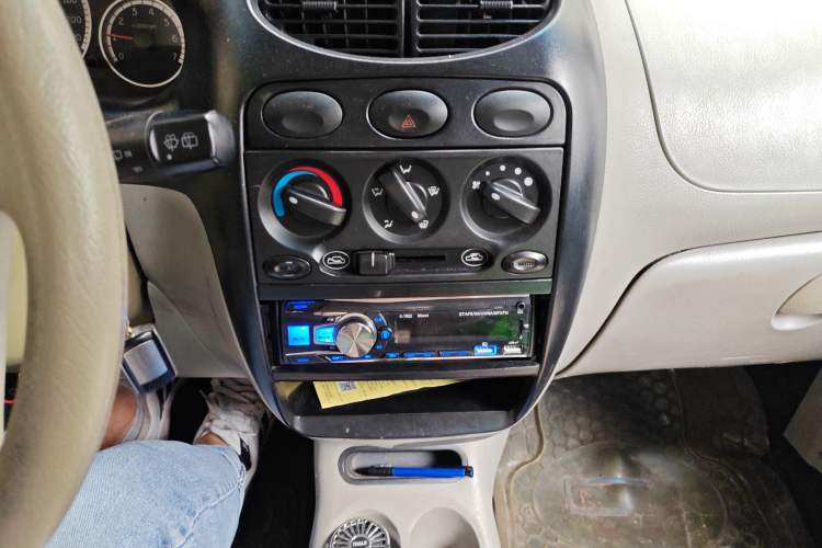 Used Chery QQ3 2009 0.8L Manual Start-Up Version Audio And AC Panel