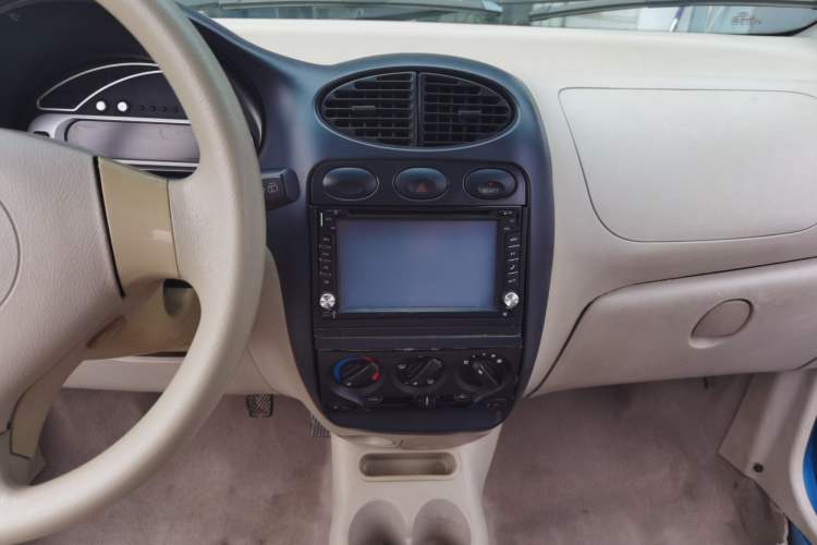 Used Chery QQ3 2012 Stylish Edition 1.0L Manual Start-Up Model Audio And AC Panel