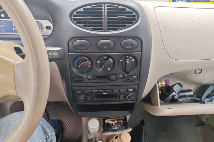 Used Chery QQ3 2012 Stylish Edition 1.0L Manual Start-Up Model Audio And AC Panel