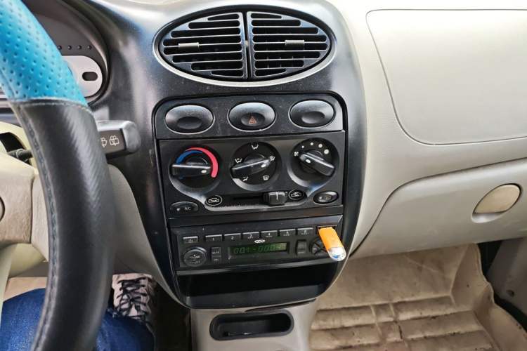 Used Chery QQ3 2012 Fashion Edition 1.0L Manual Champion Version Audio And AC Panel