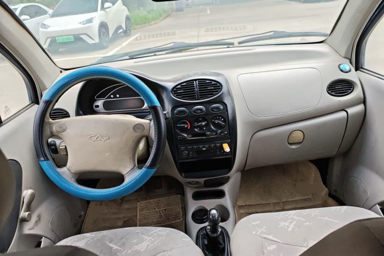 Used Chery QQ3 2012 Fashion Edition 1.0L Manual Champion Version Center Console