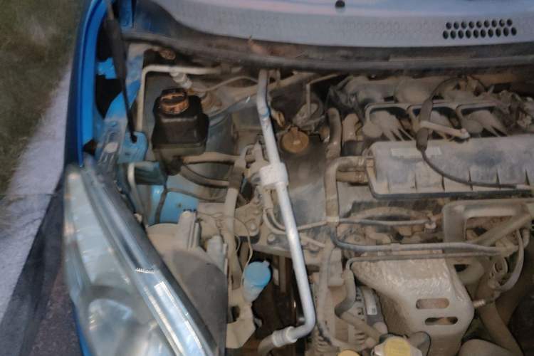 Used Chery QQ3 2012 Stylish Edition 1.0L Manual Start-Up Model Engine Bay Right