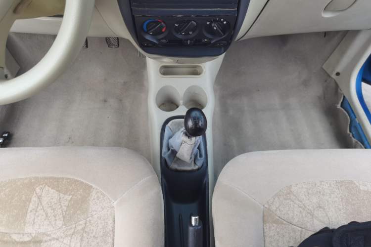 Used Chery QQ3 2012 Stylish Edition 1.0L Manual Start-Up Model Gear Lever