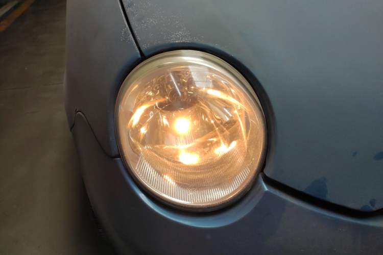 Used Chery QQ3 2012 Dream Edition 0.8L Manual – Dream Variant Right Front Headlight