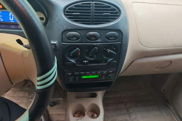 Used Chery QQ3 2012 Stylish Edition 1.0L Manual Start-Up Model Audio And AC Panel