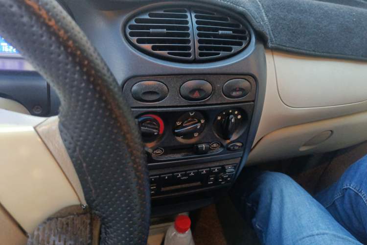 Used Chery QQ3 2012 Stylish Edition 1.0L Manual Start-Up Model Audio And AC Panel