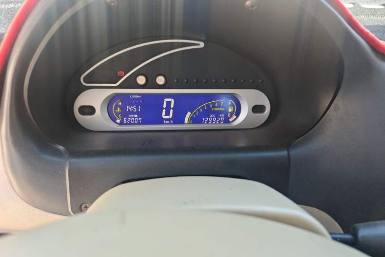 Used Chery QQ3 2012 Stylish Edition 1.0L Manual Start-Up Model Odometer Close Up
