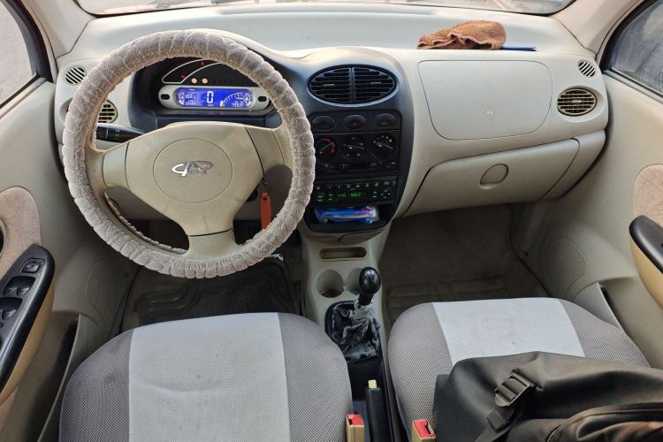Used Chery QQ3 2012 Fashion Edition 1.0L Manual - Aishang Version Center Console