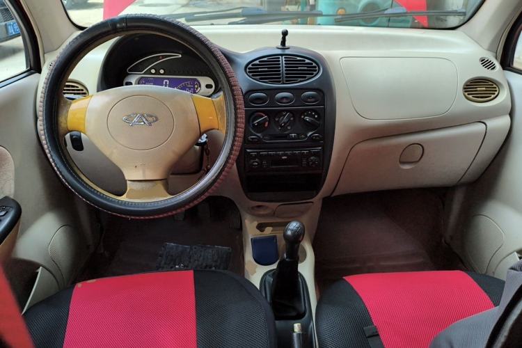 Used Chery QQ3 2012 Sport Edition 1.0L Manual Start-Up Model Center Console