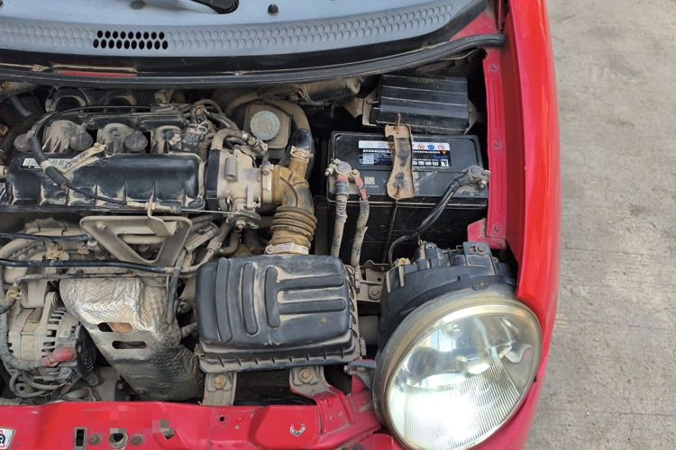 Used Chery QQ3 2012 Sport Edition 1.0L Manual Start-Up Model Engine Bay Left
