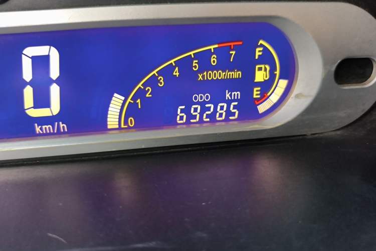 Used Chery QQ3 2012 Sport Edition 1.0L Manual Start-Up Model Odometer Close Up