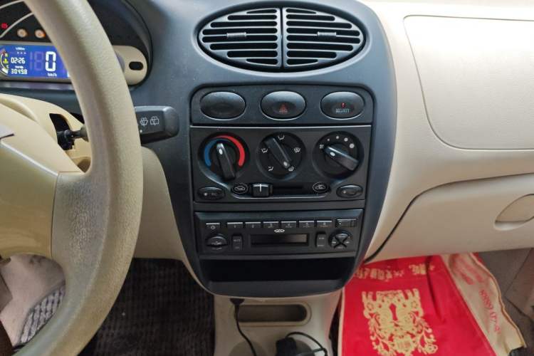 Used Chery QQ3 2012 Stylish Edition 1.0L Manual Start-Up Model Audio And AC Panel
