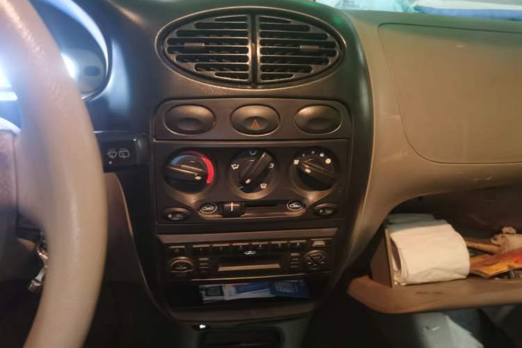 Used Chery QQ3 2012 Fashion Edition 1.0L Manual Champion Version Audio And AC Panel