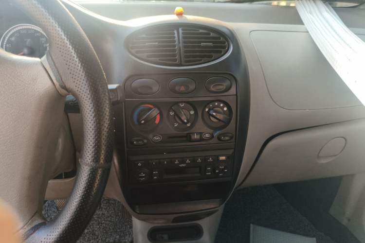 Used Chery QQ3 2012 Dream Edition 0.8L Manual – Dream Variant Audio And AC Panel
