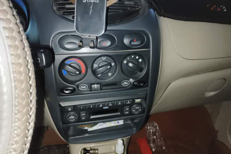 Used Chery QQ3 2012 Stylish Edition 1.0L Manual Start-Up Model Audio And AC Panel