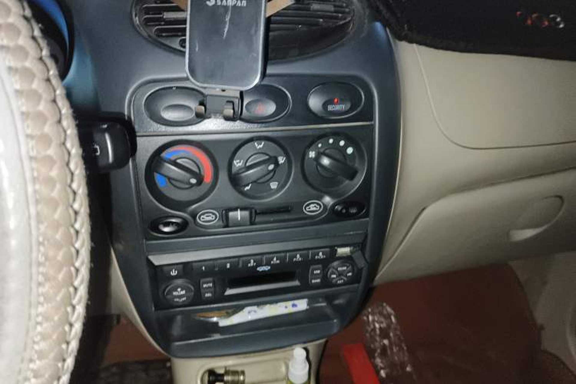 Used Chery QQ3 2012 Stylish Edition 1.0L Manual Start-Up Model Audio And AC Panel