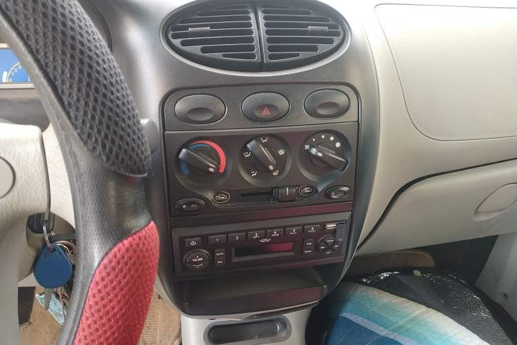 Used Chery QQ3 2012 Fashion Edition 1.0L Manual Champion Version Audio And AC Panel