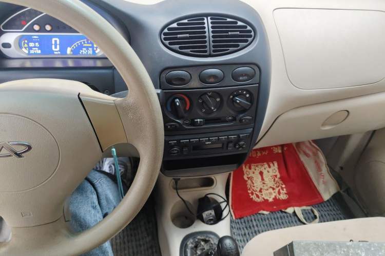 Used Chery QQ3 2012 Stylish Edition 1.0L Manual Start-Up Model Audio And AC Panel