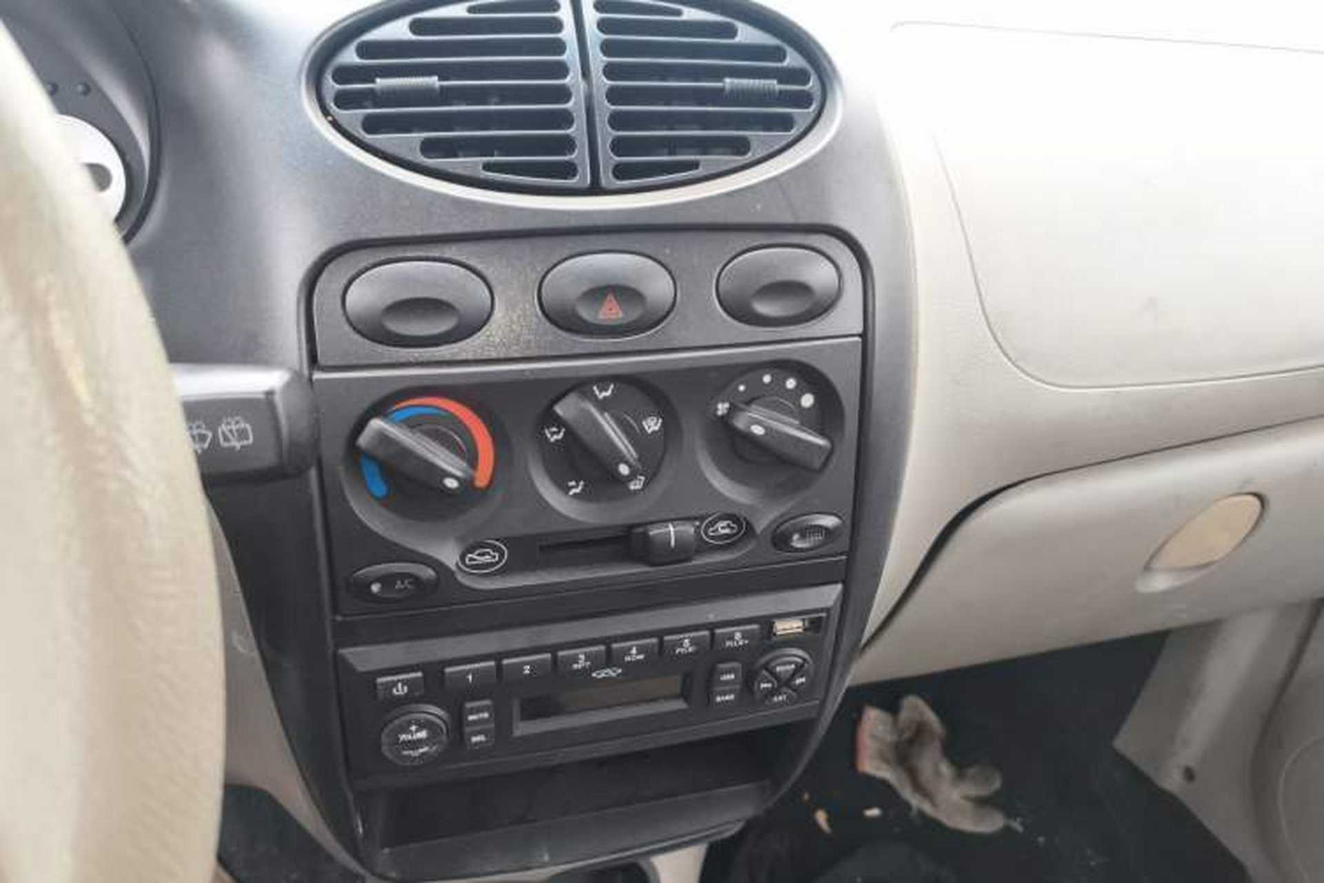 Used Chery QQ3 2012 Fashion Edition 1.0L Manual Champion Version Audio And AC Panel