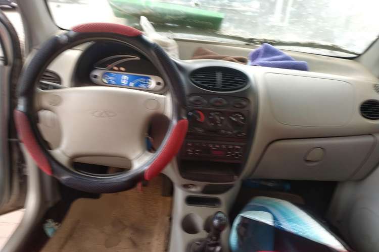 Used Chery QQ3 2012 Fashion Edition 1.0L Manual Champion Version Center Console