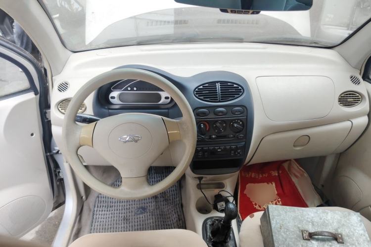 Used Chery QQ3 2012 Stylish Edition 1.0L Manual Start-Up Model Center Console