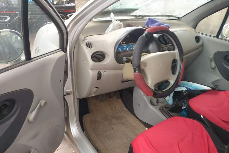 Used Chery QQ3 2012 Fashion Edition 1.0L Manual Champion Version Driver Seat