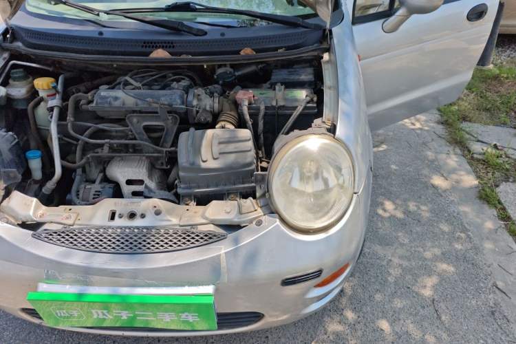 Used Chery QQ3 2012 Fashion Edition 1.0L Manual Champion Version Engine Bay Left