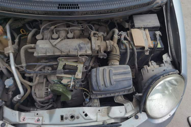 Used Chery QQ3 2012 Stylish Edition 1.0L Manual Start-Up Model Engine Bay Left