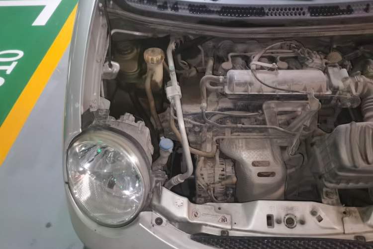 Used Chery QQ3 2012 Fashion Edition 1.0L Manual Champion Version Engine Bay Right