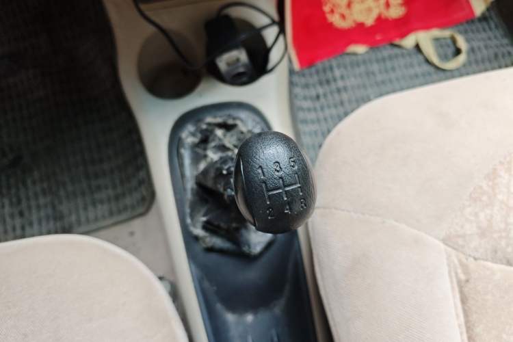 Used Chery QQ3 2012 Stylish Edition 1.0L Manual Start-Up Model Gear Lever