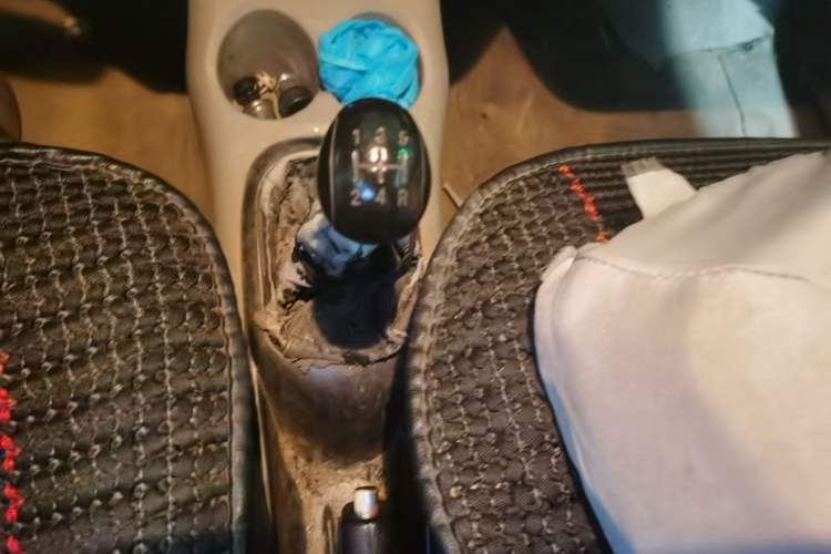 Used Chery QQ3 2012 Fashion Edition 1.0L Manual Champion Version Gear Lever