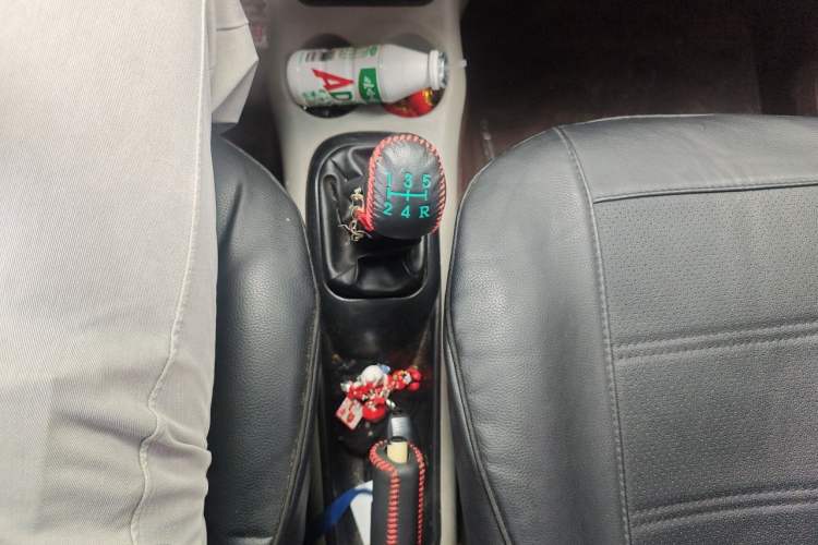 Used Chery QQ3 2012 Fashion Edition 1.0L Manual Champion Version Gear Lever