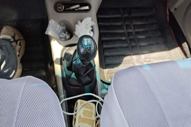 Used Chery QQ3 2012 Fashion Edition 1.0L Manual Champion Version Gear Lever