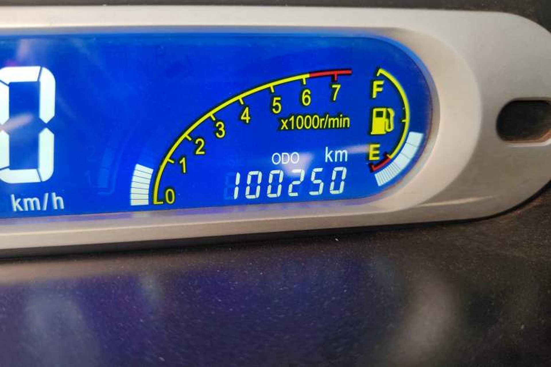 Used Chery QQ3 2012 Stylish Edition 1.0L Manual Start-Up Model Odometer Close Up
