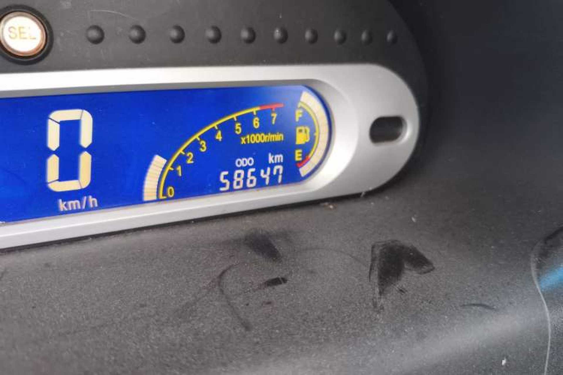Used Chery QQ3 2012 Fashion Edition 1.0L Manual Champion Version Odometer Close Up